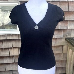 Linda Matthews VINTAGE Sweater Top. V-Neck Black Knit w/ Mother of Pearl Button.